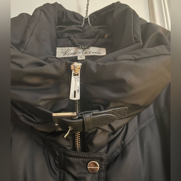 “Kenneth Cole “coat for women.Very good condition,like new.Size-XL,color black. - Picture 5 of 10